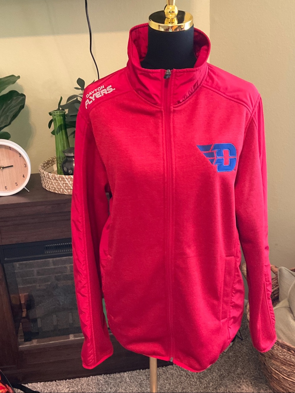 University of Dayton Men’s Size Medium Zip Up Jacket, Excellent Condition!